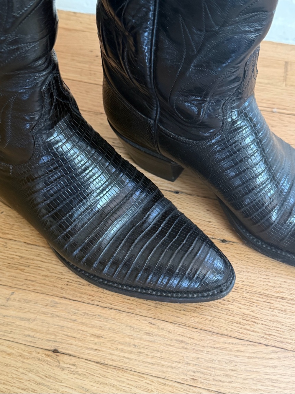 Lucchese Leather Women's Lizard Cowboy Boots - Picture 5 of 15